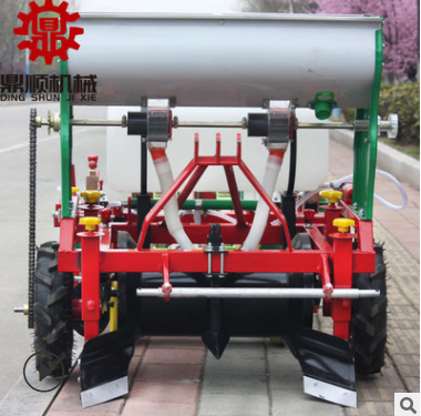 四輪車帶免人工破膜施肥噴藥起壟花生精播機(jī)膜上點(diǎn)播覆膜播種機(jī)