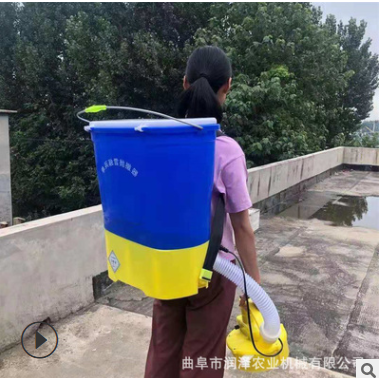 單兵融雪拋灑器背負(fù)式電動(dòng)追肥農(nóng)用顆粒撒肥機(jī)魚(yú)塘飼料自動(dòng)拋撒機(jī)