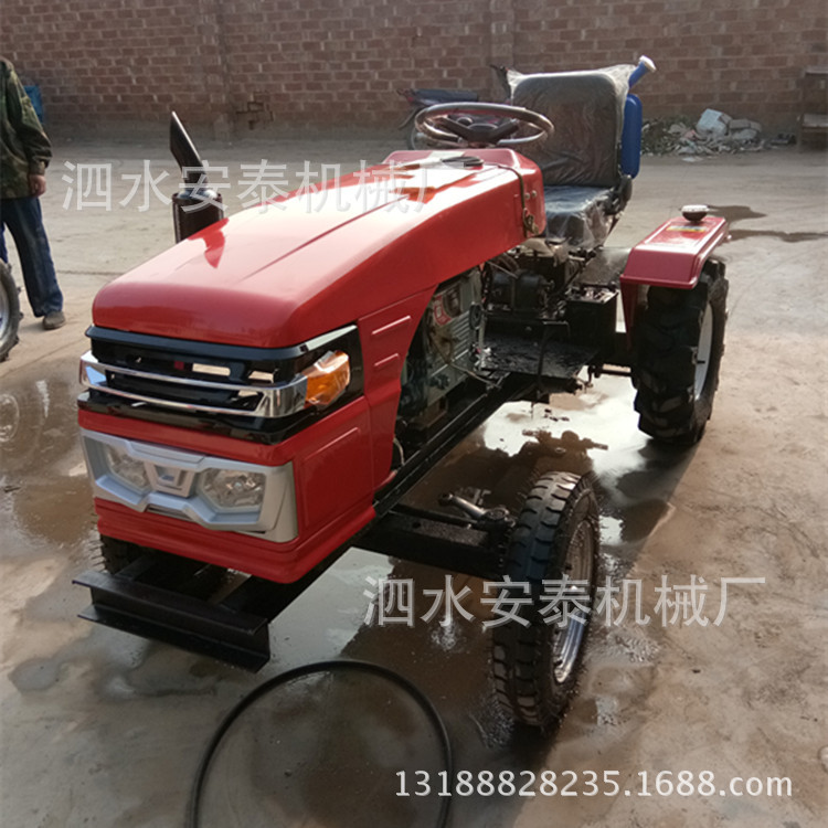 中型拖拉機(jī)