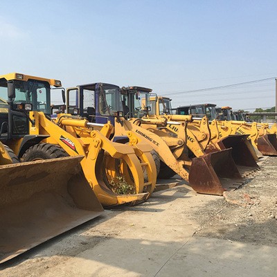 二手鏟車轉(zhuǎn)讓 二手九成新徐工3噸裝載機出售信息 夾子/夾抱/側(cè)翻