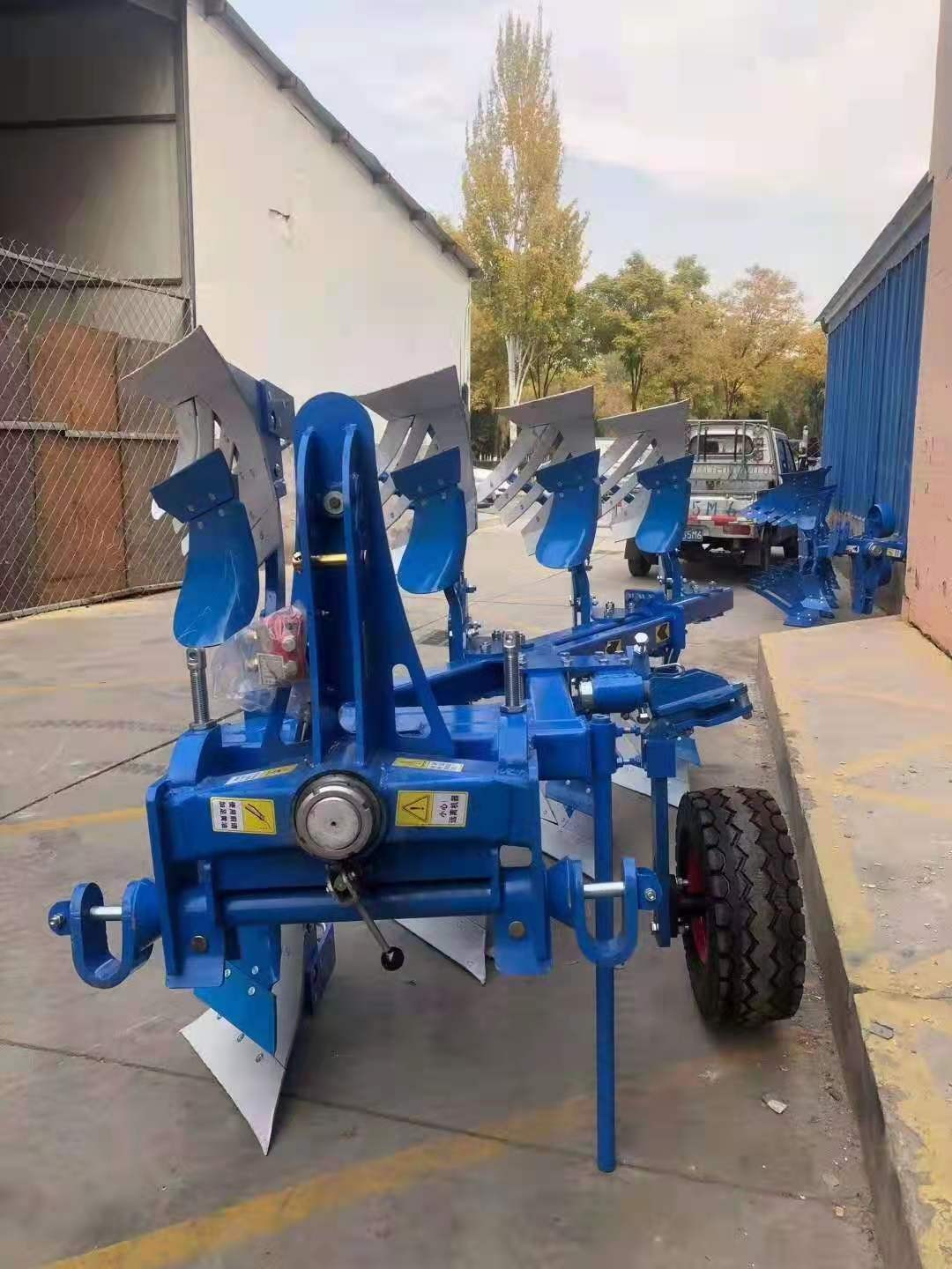 定制各種農(nóng)機具液壓翻轉(zhuǎn)犁旋耕機四輪車大中小型拖拉機帶深翻旋耕