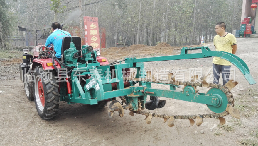 小托帶小鏈條開溝機(jī) (2)