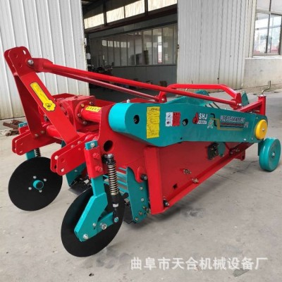 拖拉機(jī)帶花生收獲機(jī)土豆多型號收獲機(jī)價格收凈率高適用各種土質(zhì)