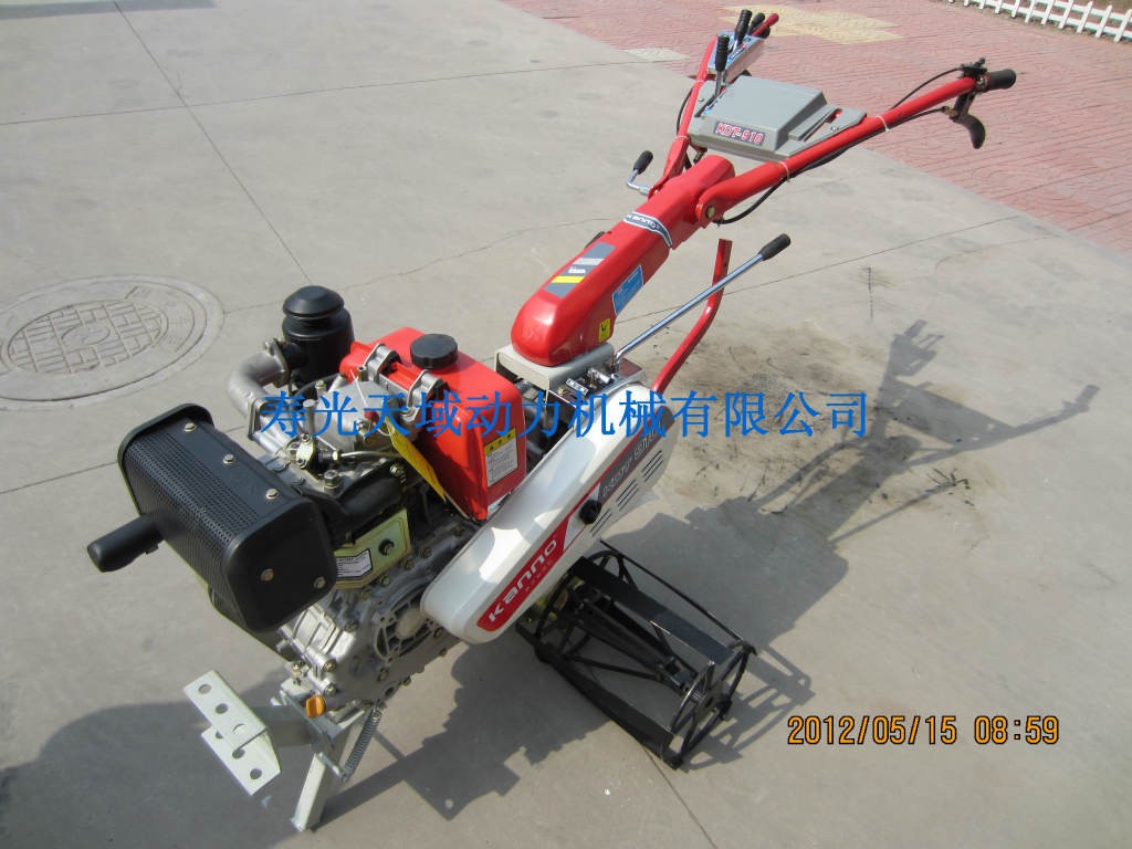 定制 新款四驅(qū)乘坐式旋耕機(jī)