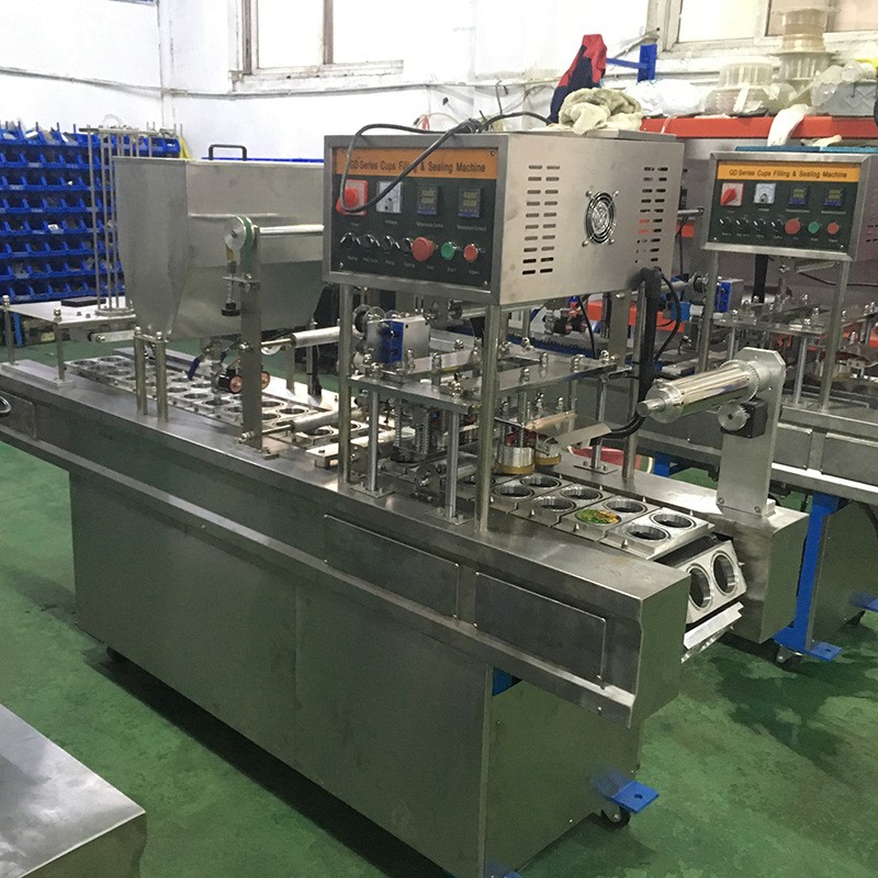 一出二機(jī)械式灌裝封口機(jī) 羊肉卷盒裝封口機(jī) 餐盒包裝封口機(jī)