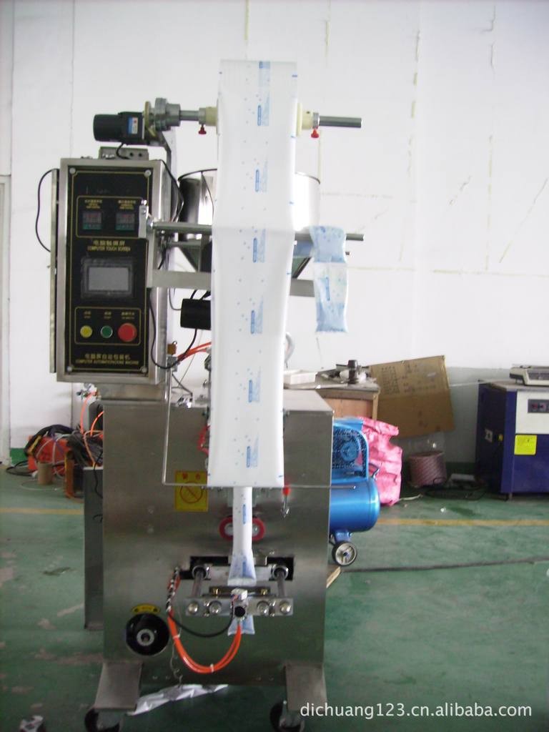 自動(dòng)液體包裝機(jī)，飲料包裝機(jī)，辣椒油包裝機(jī)