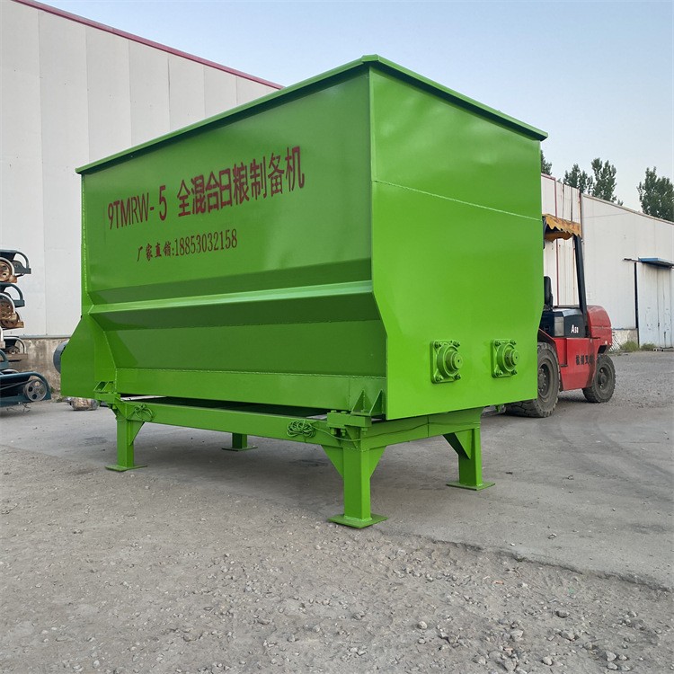 廠家直銷 省時(shí)省力牛羊飼料機(jī) 干濕分離攪拌機(jī) TMR飼料攪拌機(jī)