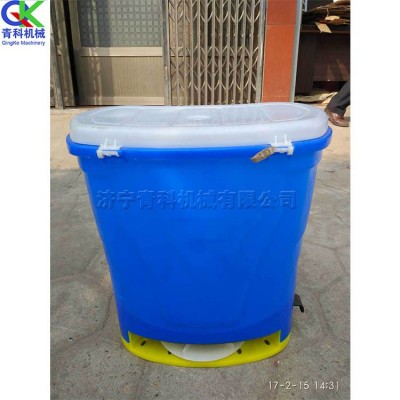 夏季農(nóng)田施肥播種機(jī) 背負(fù)式電動撒肥器 魚塘養(yǎng)魚飼料施喂機(jī)
