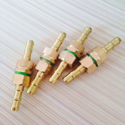 農(nóng)用園林打藥泵銅接頭 加墊活動轉(zhuǎn)接純銅黃管接頭 打藥泵配件開關(guān)