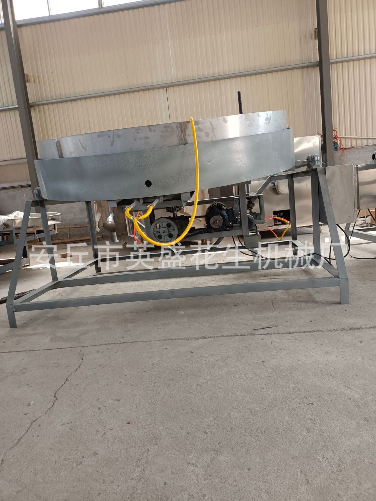 花生粘設(shè)備魚皮花生生產(chǎn)線可可豆機(jī)裹衣機(jī)日本豆設(shè)備花生機(jī)器