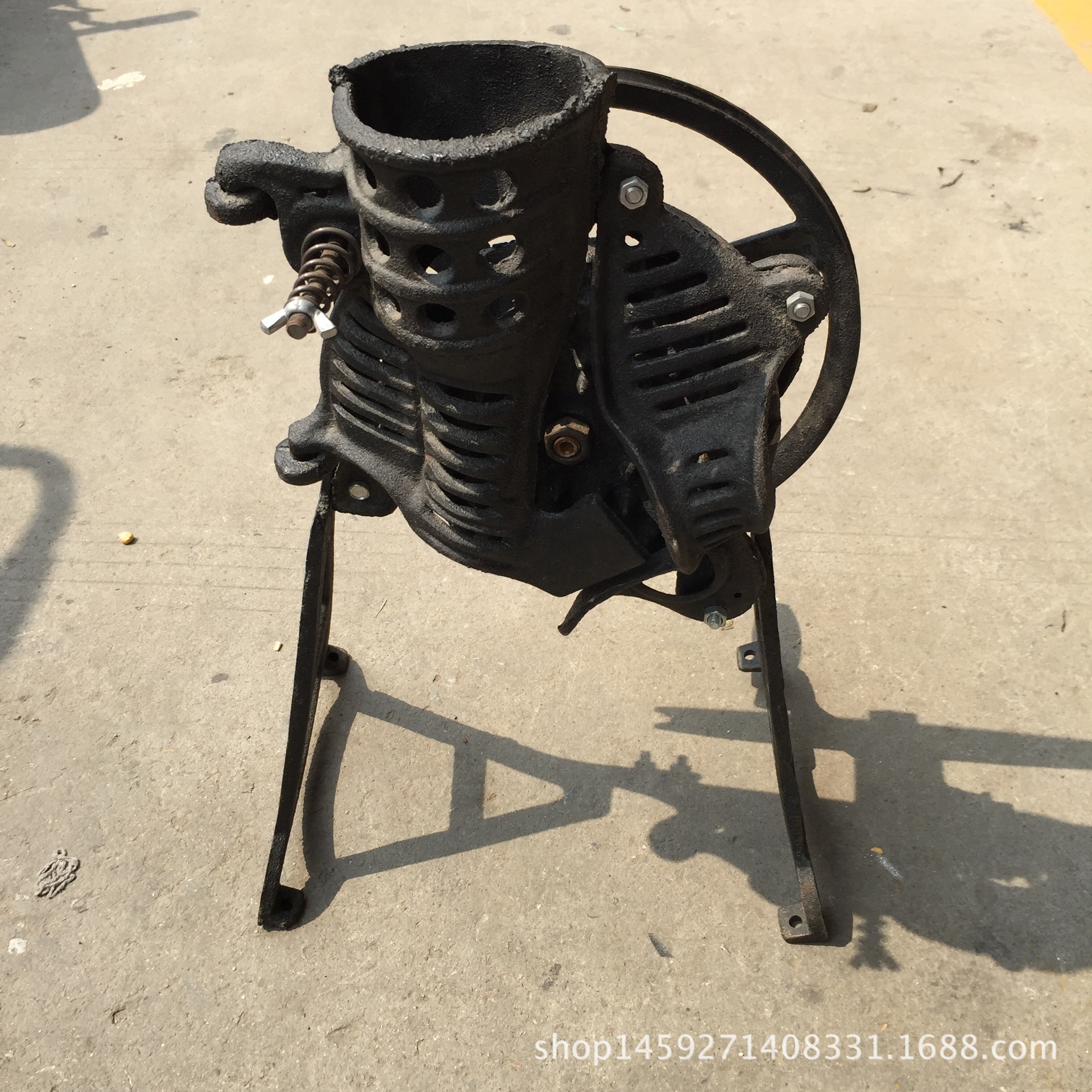 手動(dòng)鑄鐵玉米脫粒機(jī)