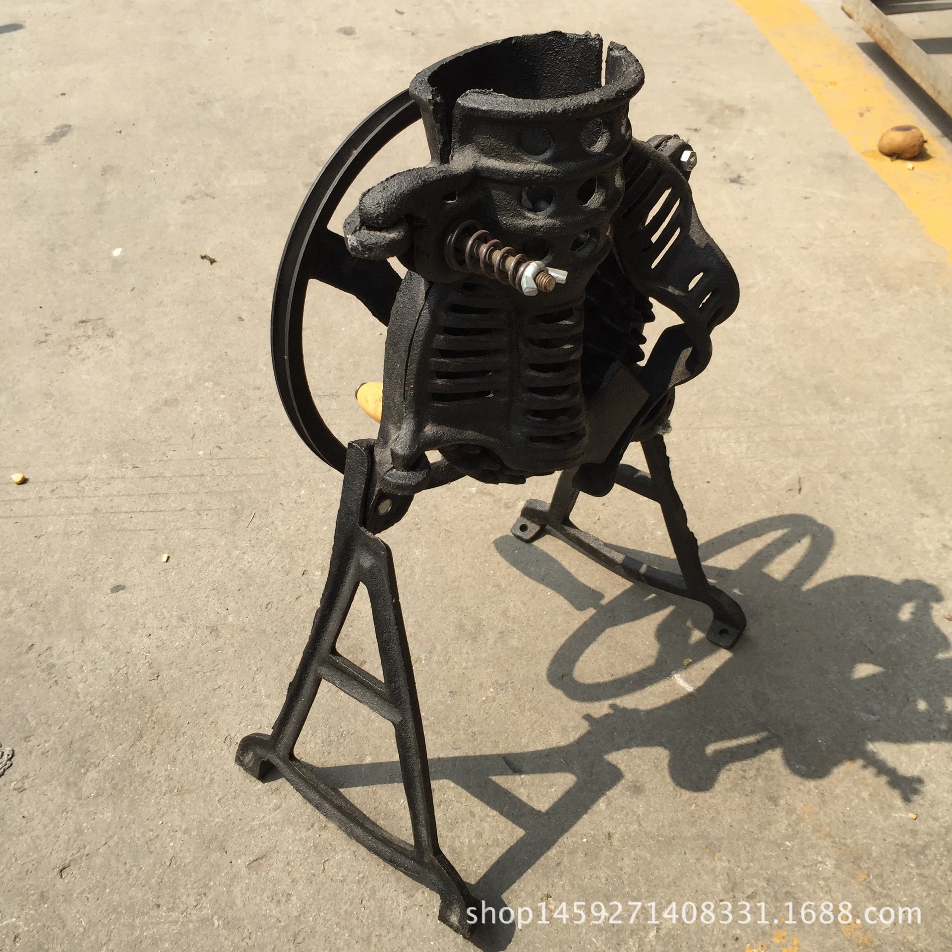 手動(dòng)鑄鐵玉米脫粒機(jī)