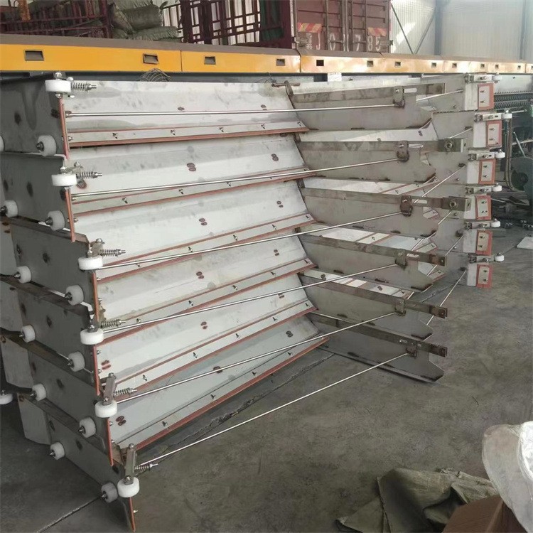 一拖二不銹鋼羊用刮糞機 全自動清潔糞便刮糞板 羊用設(shè)備清糞機