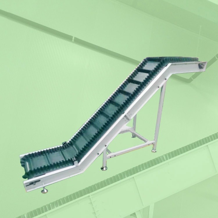 傾斜輸送機 占地小 工業(yè)煤炭砂石輸送設(shè)備大傾角皮帶式品爬坡傳送機