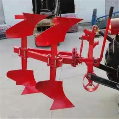 雙鏵犁 手動翻轉(zhuǎn)犁 農(nóng)用耕地犁 拖拉機(jī)帶鏵式 鑫港農(nóng)機(jī)