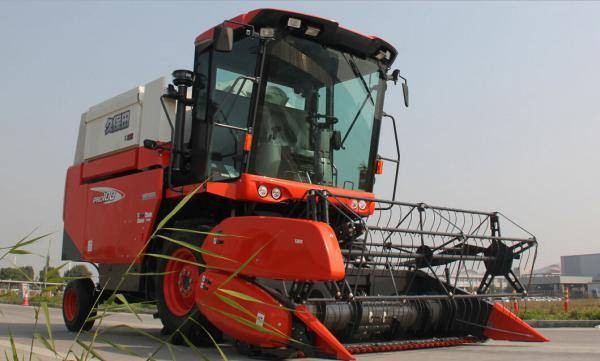 久保田PRO100小麥聯(lián)合收割機(jī)
