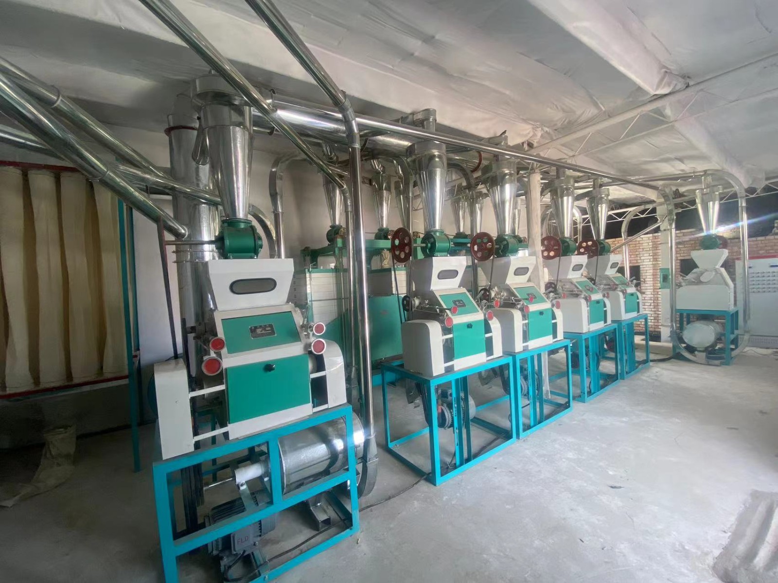 糧都 面粉加工設(shè)備 生產(chǎn)面粉設(shè)備 石磨面粉機(jī)電動(dòng) 可定制售后完善