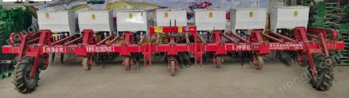 奎屯吾吾農(nóng)機(jī)3ZF-5.0中耕追肥機(jī)