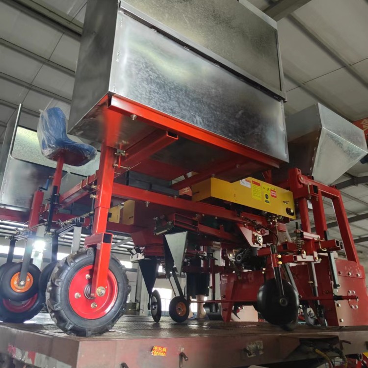 菠蘿鳳梨移栽機(jī) 兩行栽苗機(jī) 結(jié)構(gòu)緊湊合理 株距行距可調(diào) 森盈