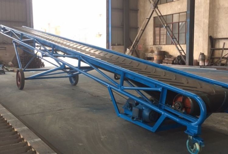 正鑫廠家定制皮帶輸送機(jī) 升降帶式上料機(jī) 爬坡輸送帶 糧食裝車(chē)