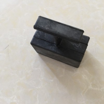 舷外機(jī)40P側(cè)減震塊14019,84克，單價(jià)每個(gè)7.7元，批發(fā)有優(yōu)惠