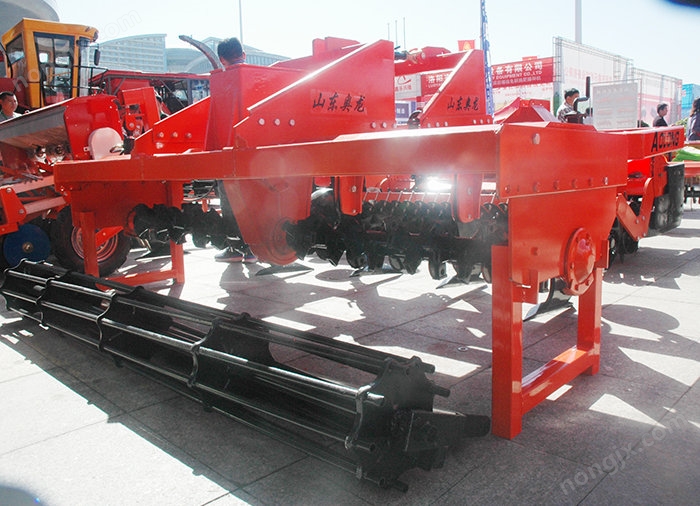 山東奧龍1SZL-310深松整地聯(lián)合作業(yè)機