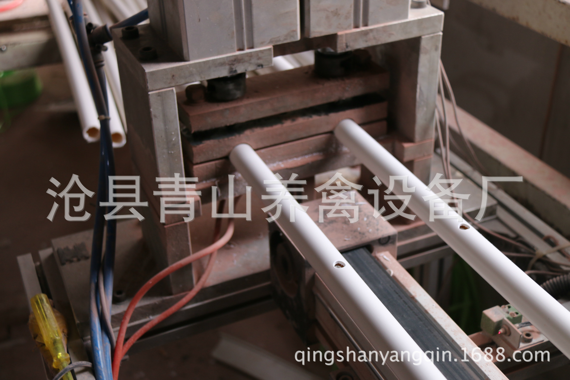 供應(yīng)養(yǎng)雞水線(xiàn) 全自動(dòng)養(yǎng)雞水線(xiàn) 肉雞養(yǎng)殖設(shè)備 平養(yǎng)雞料線(xiàn) 水線(xiàn)