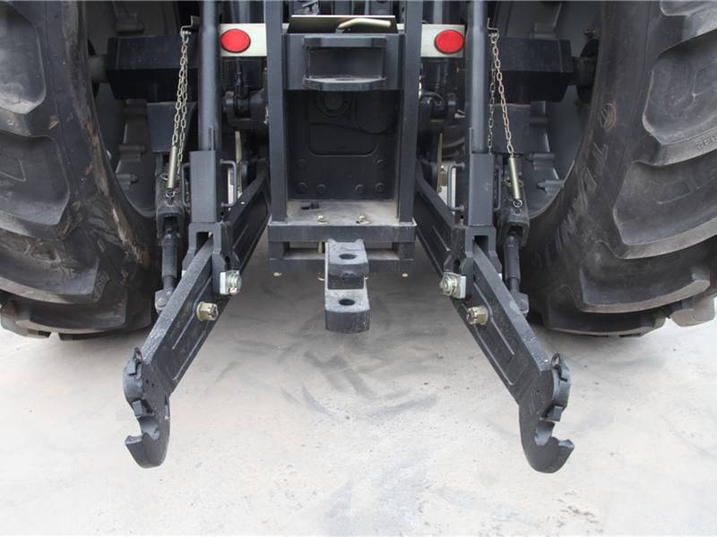 東方紅LF2204輪式拖拉機(jī)