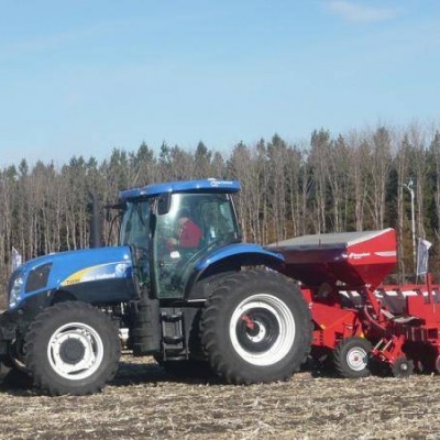 紐荷蘭T1654輪式拖拉機(jī)