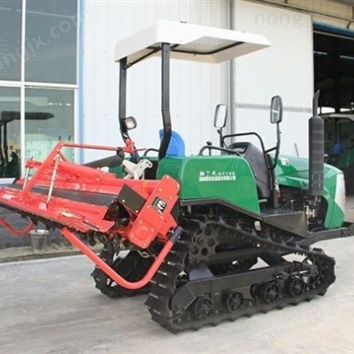 履帶拖拉機(jī)