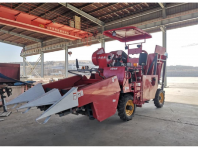 新農(nóng)發(fā)4YZP-2D 型自走式玉米收獲機(jī)