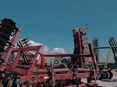 農(nóng)機(jī)專(zhuān)業(yè)合作社的春季整地作業(yè)