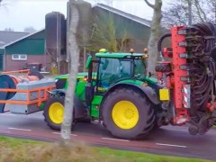 荷蘭有機農(nóng)場，利用現(xiàn)代化農(nóng)機進行液態(tài)肥施肥，令人大開眼界！